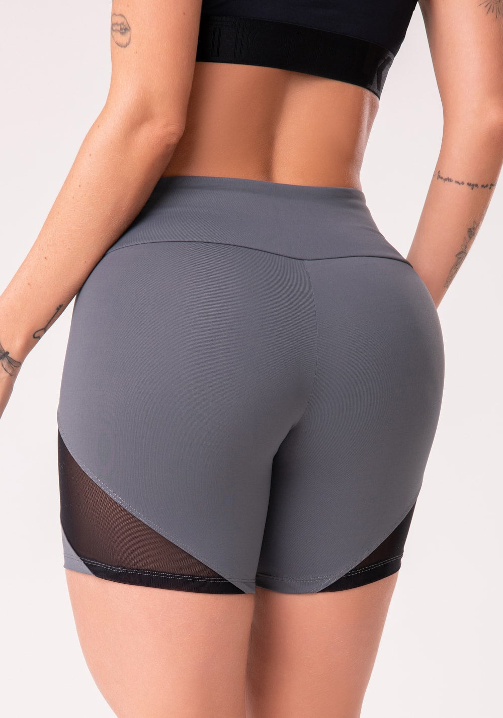 Short poliamida grafite com tule