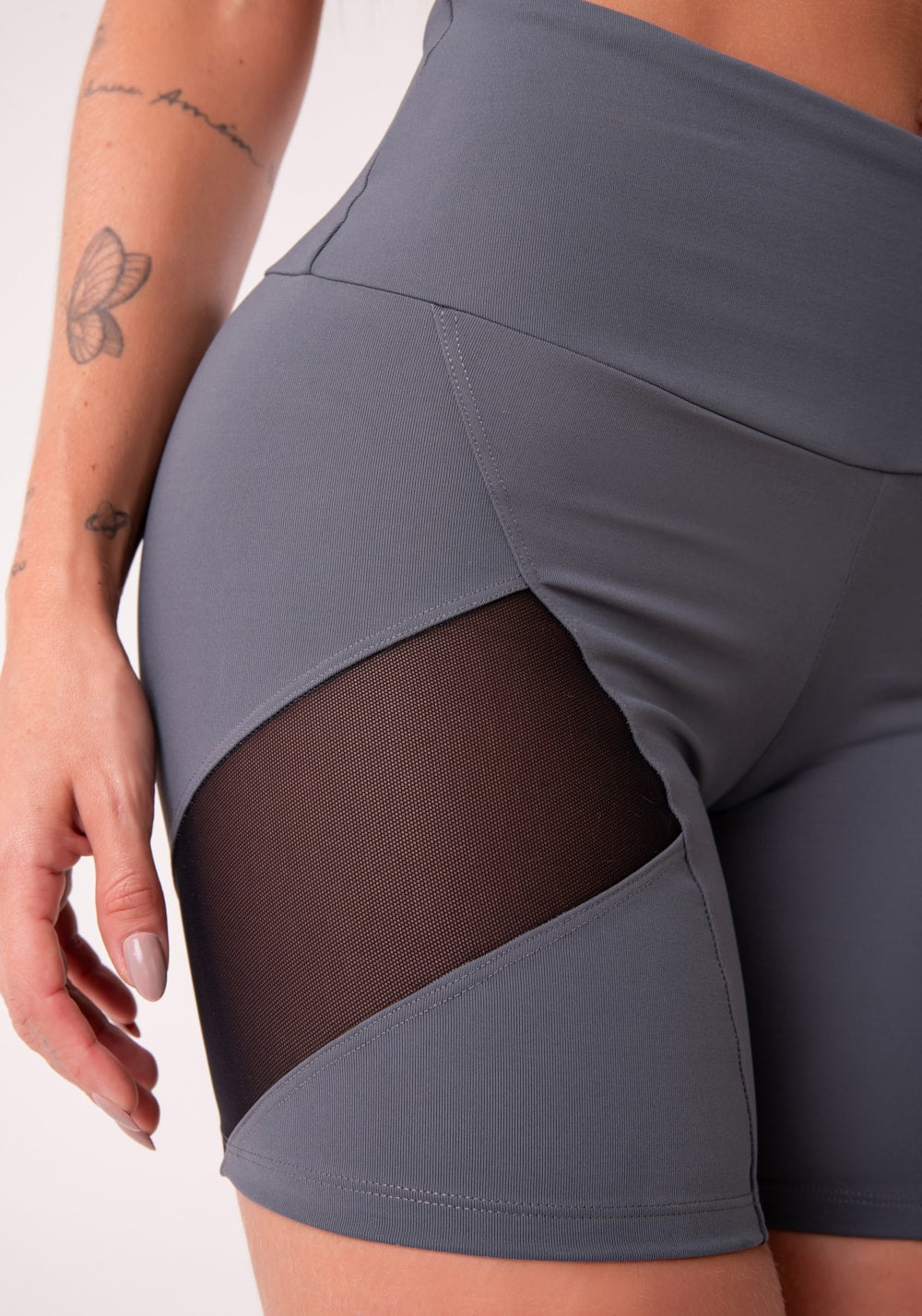 Short poliamida grafite com tule