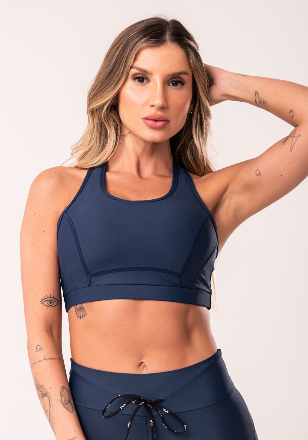 Top fitness azul marinho cruzado com bojo removível