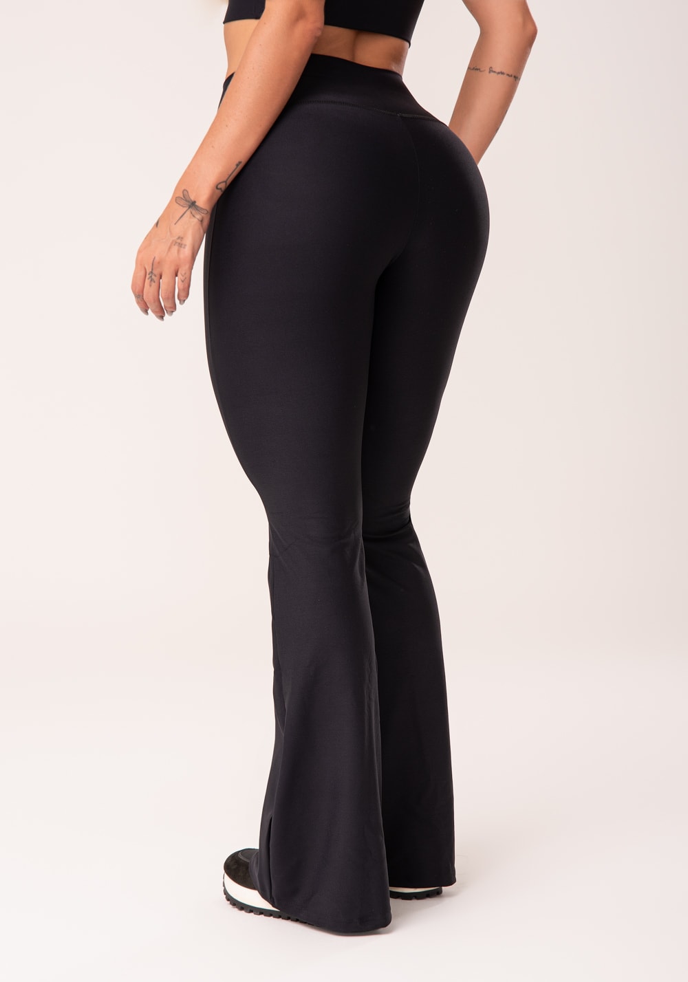 Calça flare preta básica
