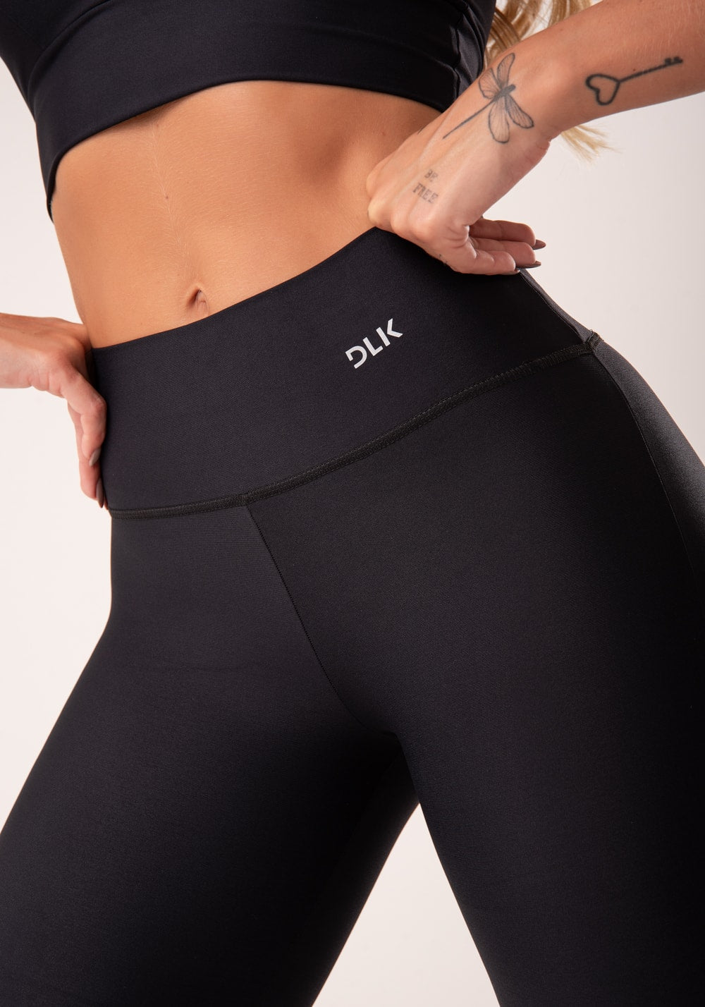 Calça flare preta básica