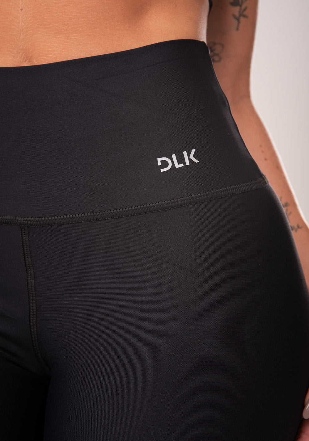 Calça legging preta cintura alta básica