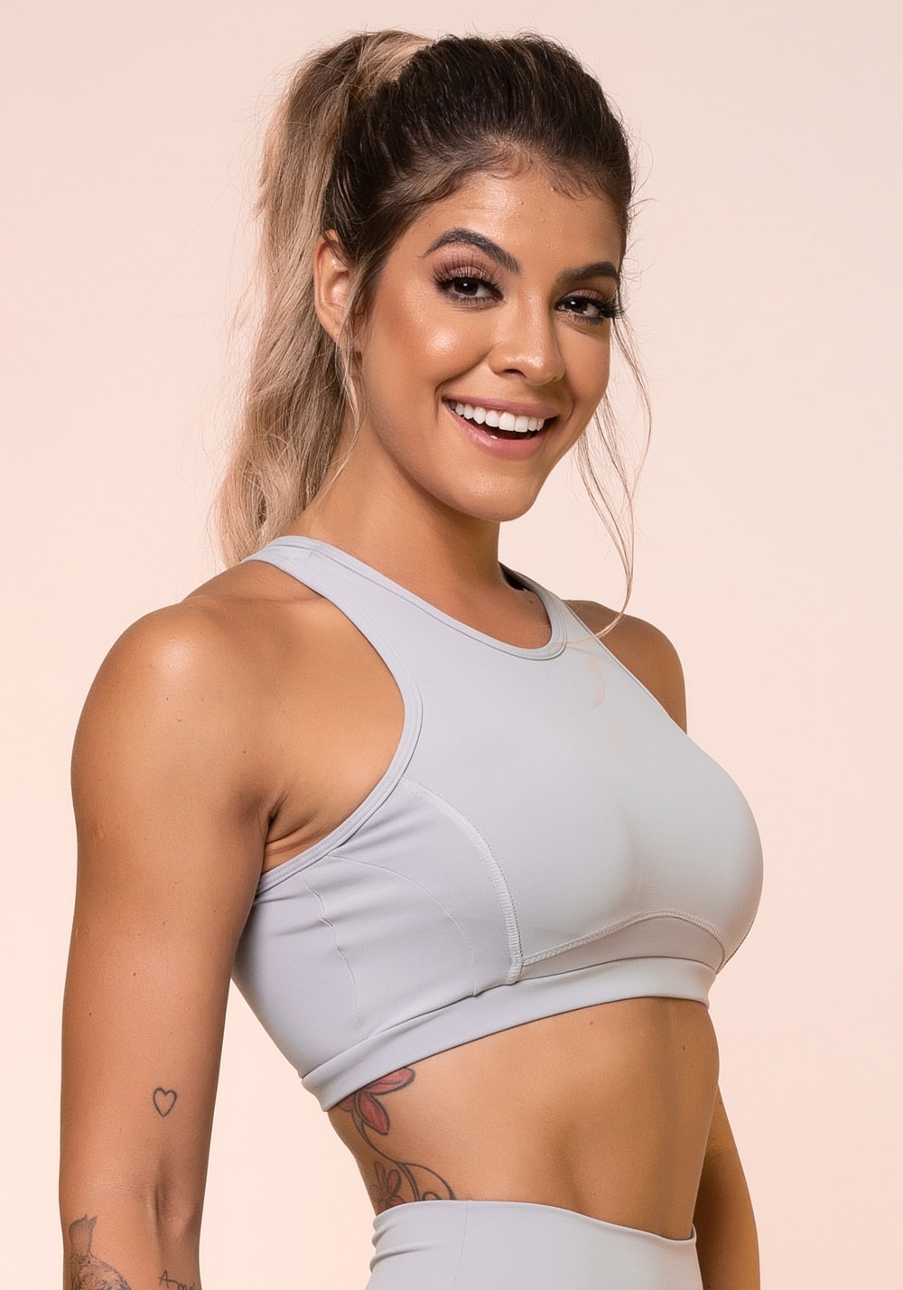 Top fitness cinza cruzado com bojo removível