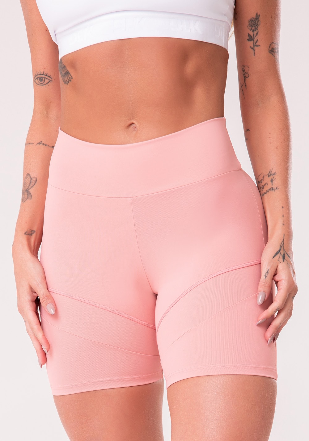 Short rosê com recortes básico
