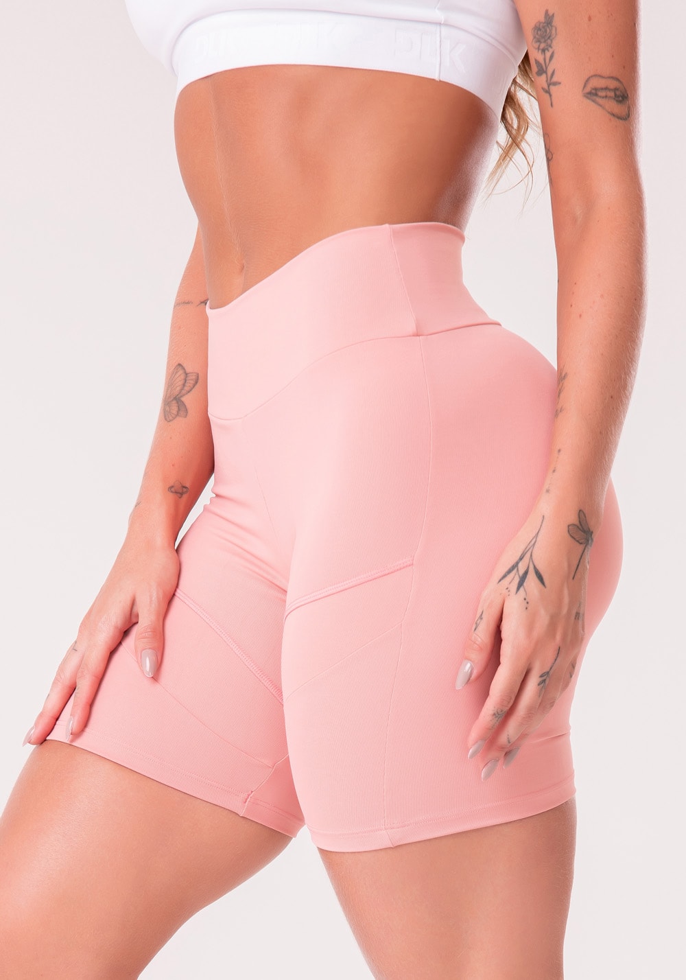 Short rosê com recortes básico