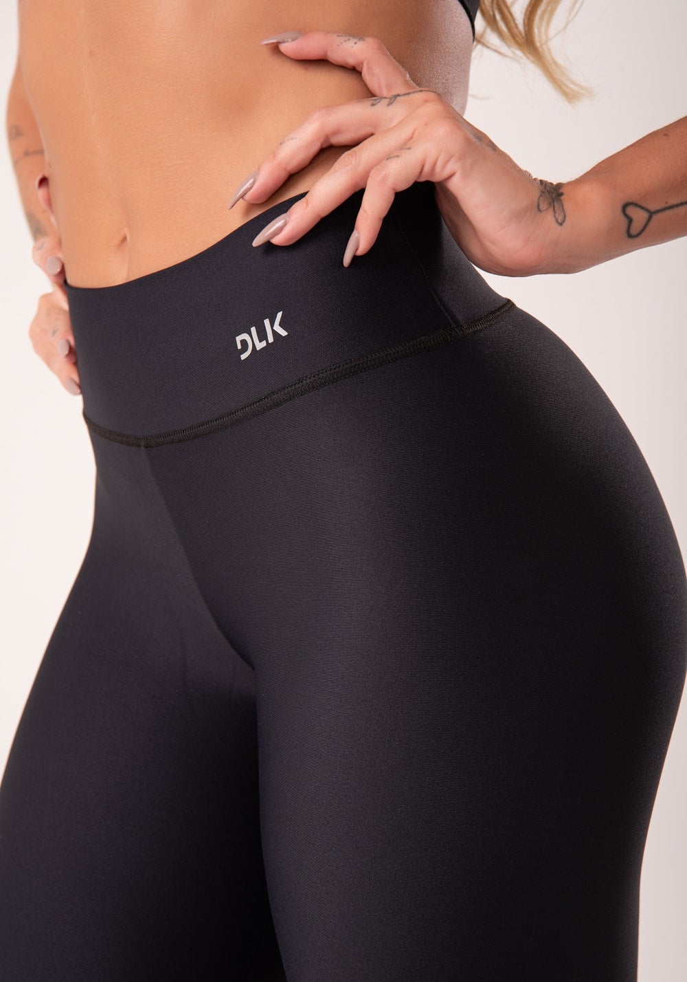 Calça corsário preta básica