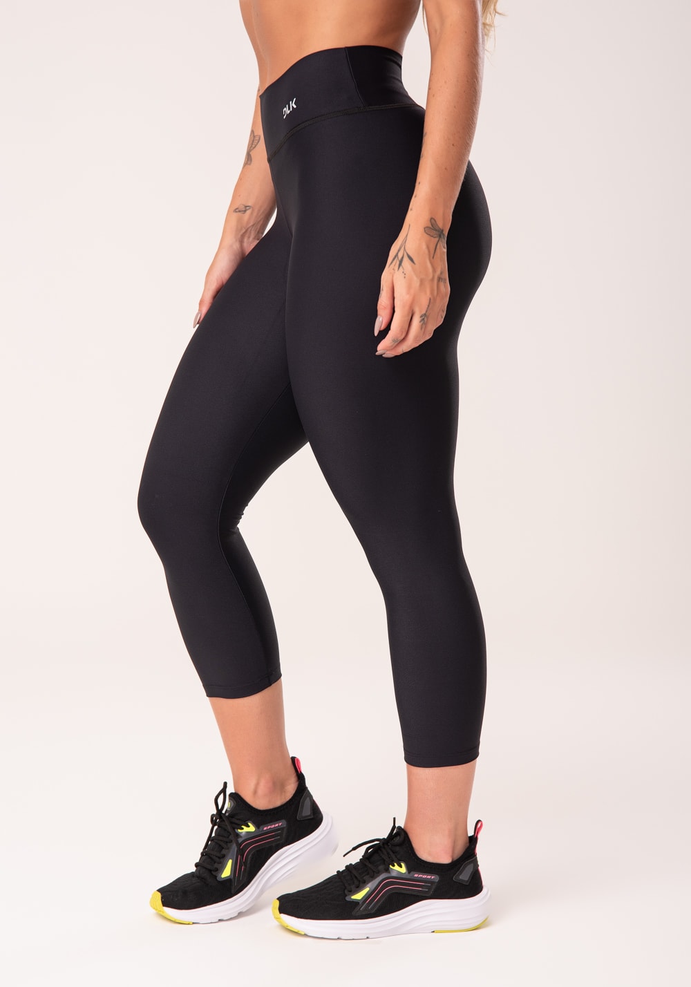 Calça corsário preta básica