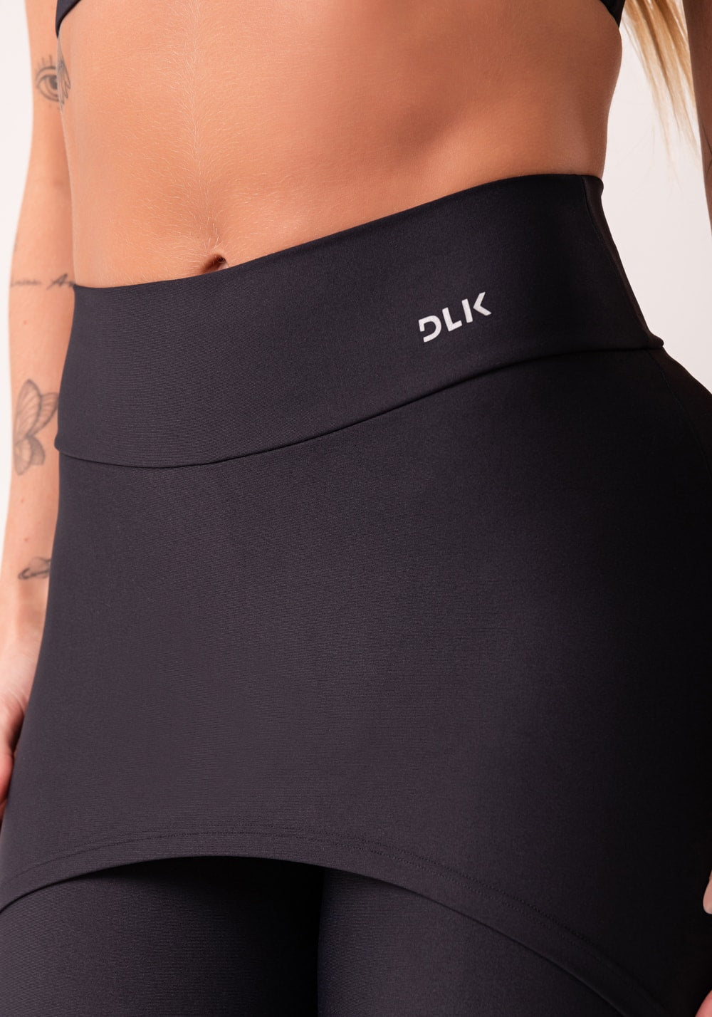 Calça legging preta com tapa bumbum básica