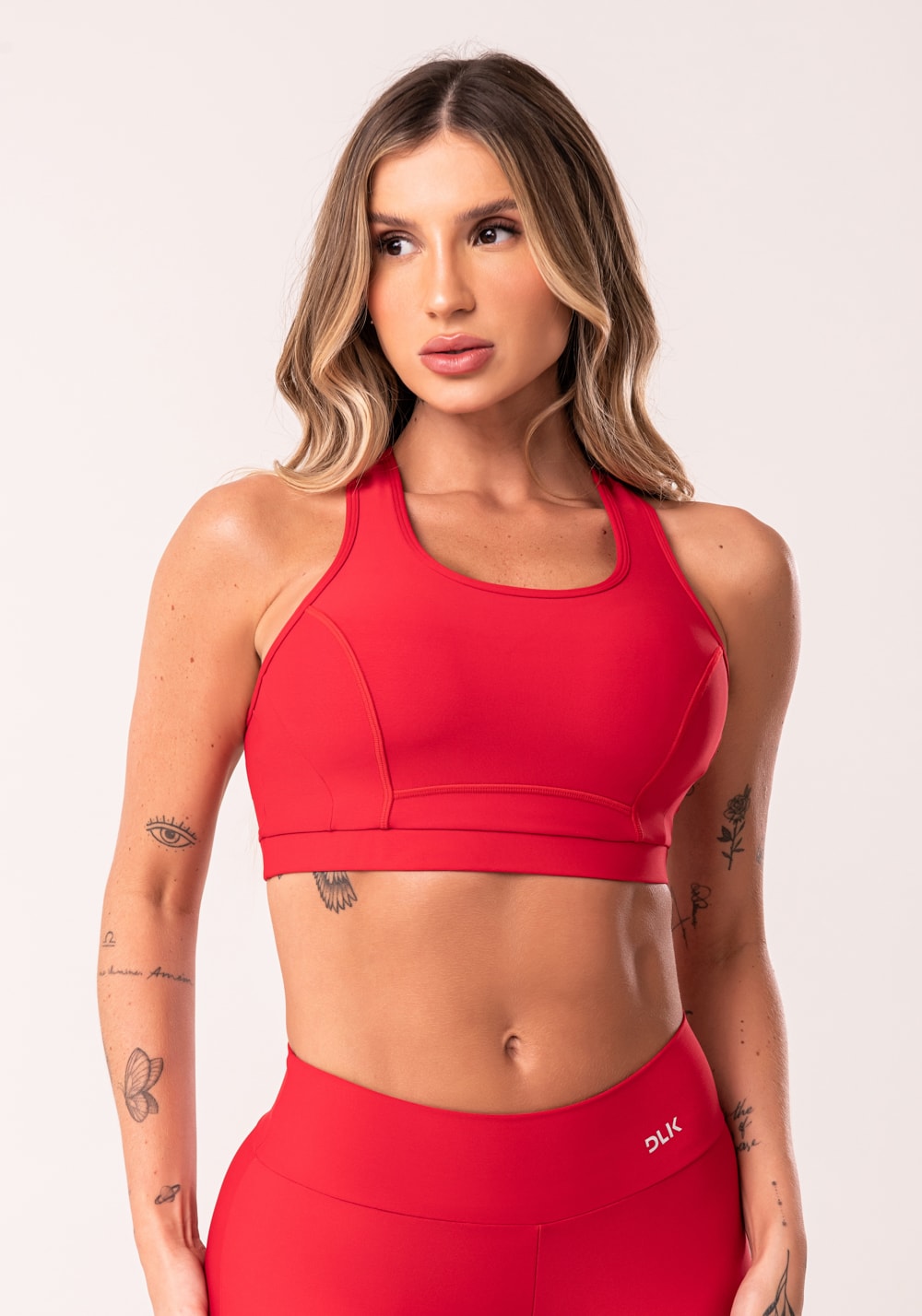 Top fitness vermelho cruzado com bojo removível