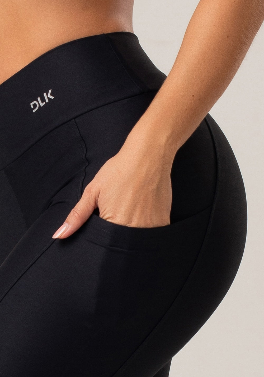 Calça legging preta com bolso básica