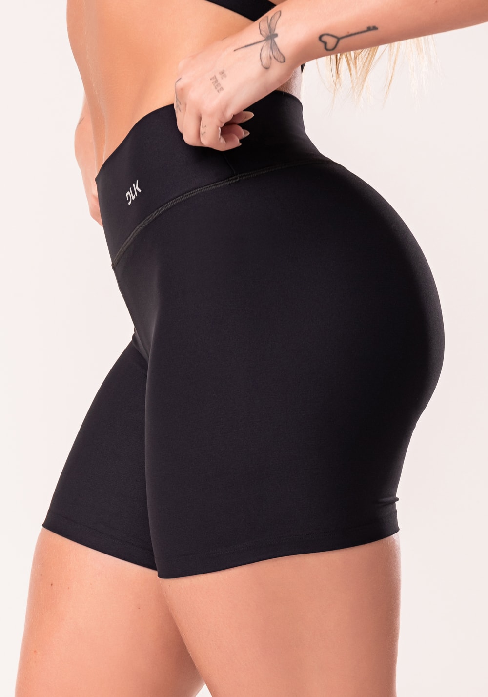 Short preto básico