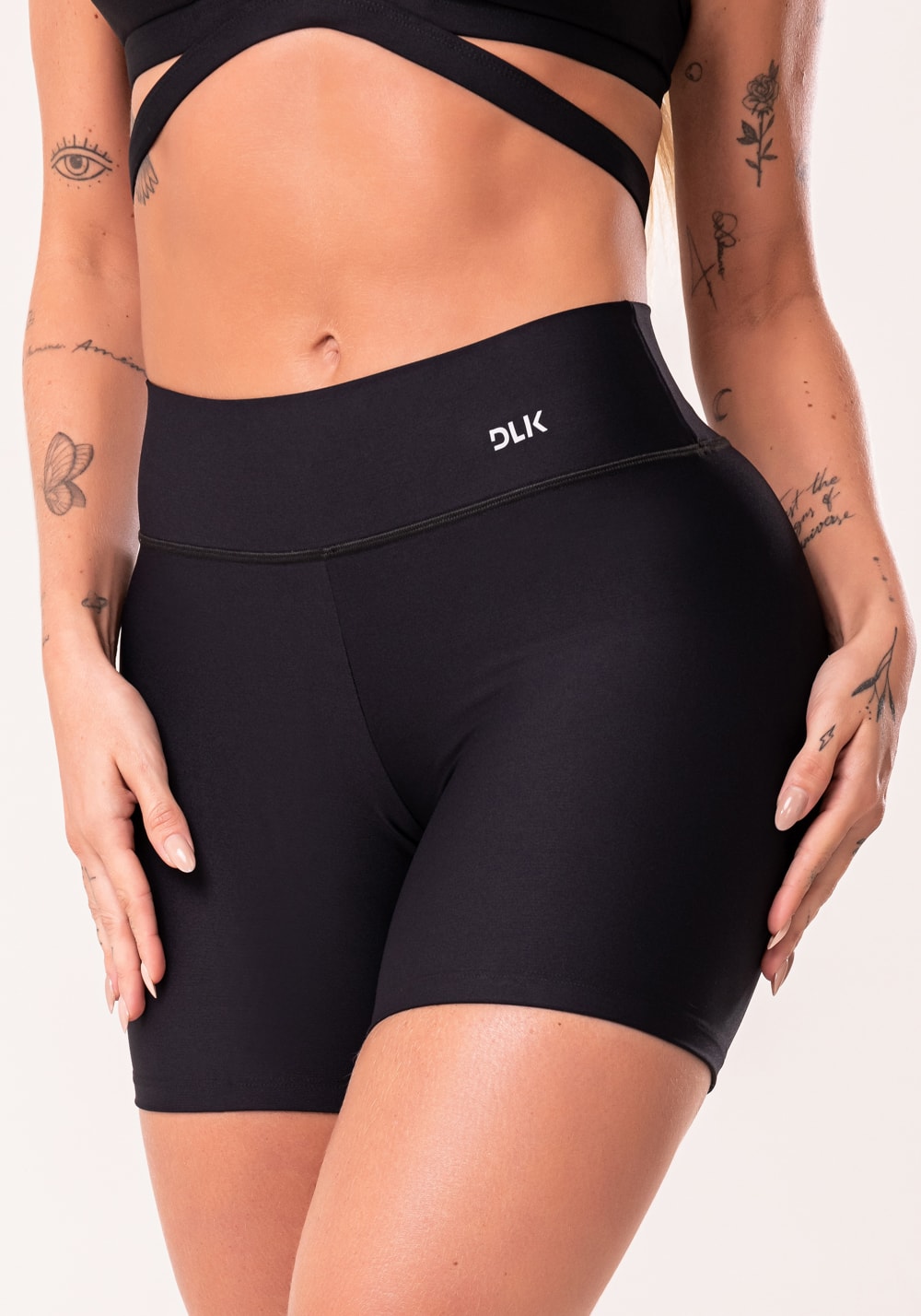Short preto básico