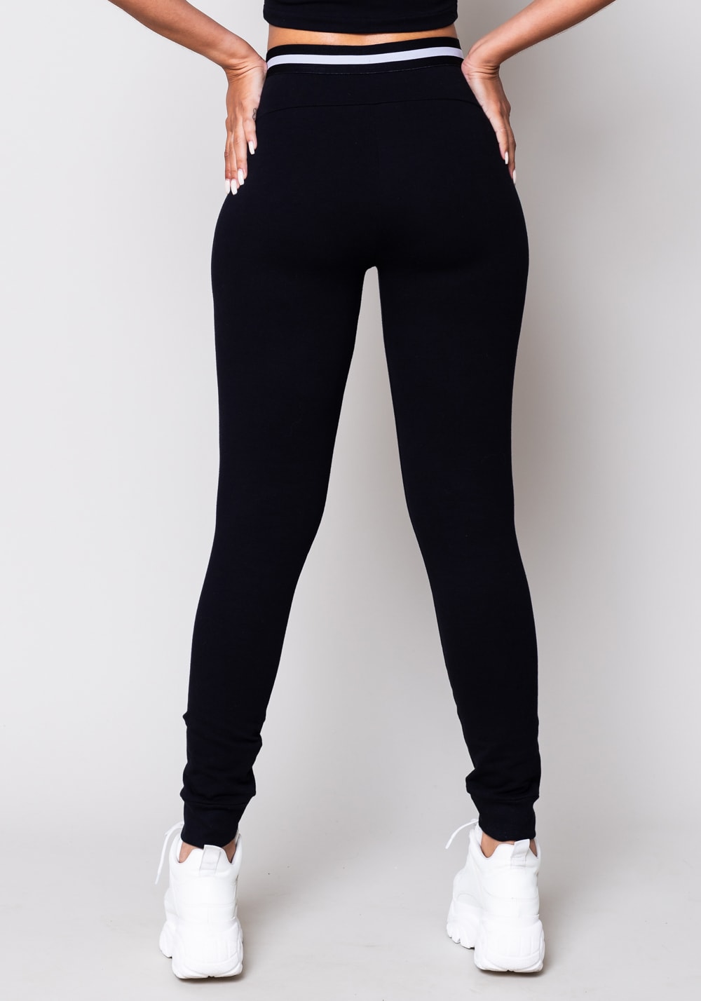 Calça moletom preta com elástico