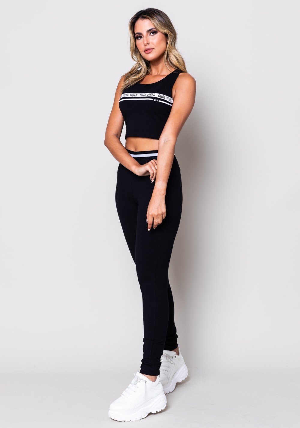 Calça moletom preta com elástico