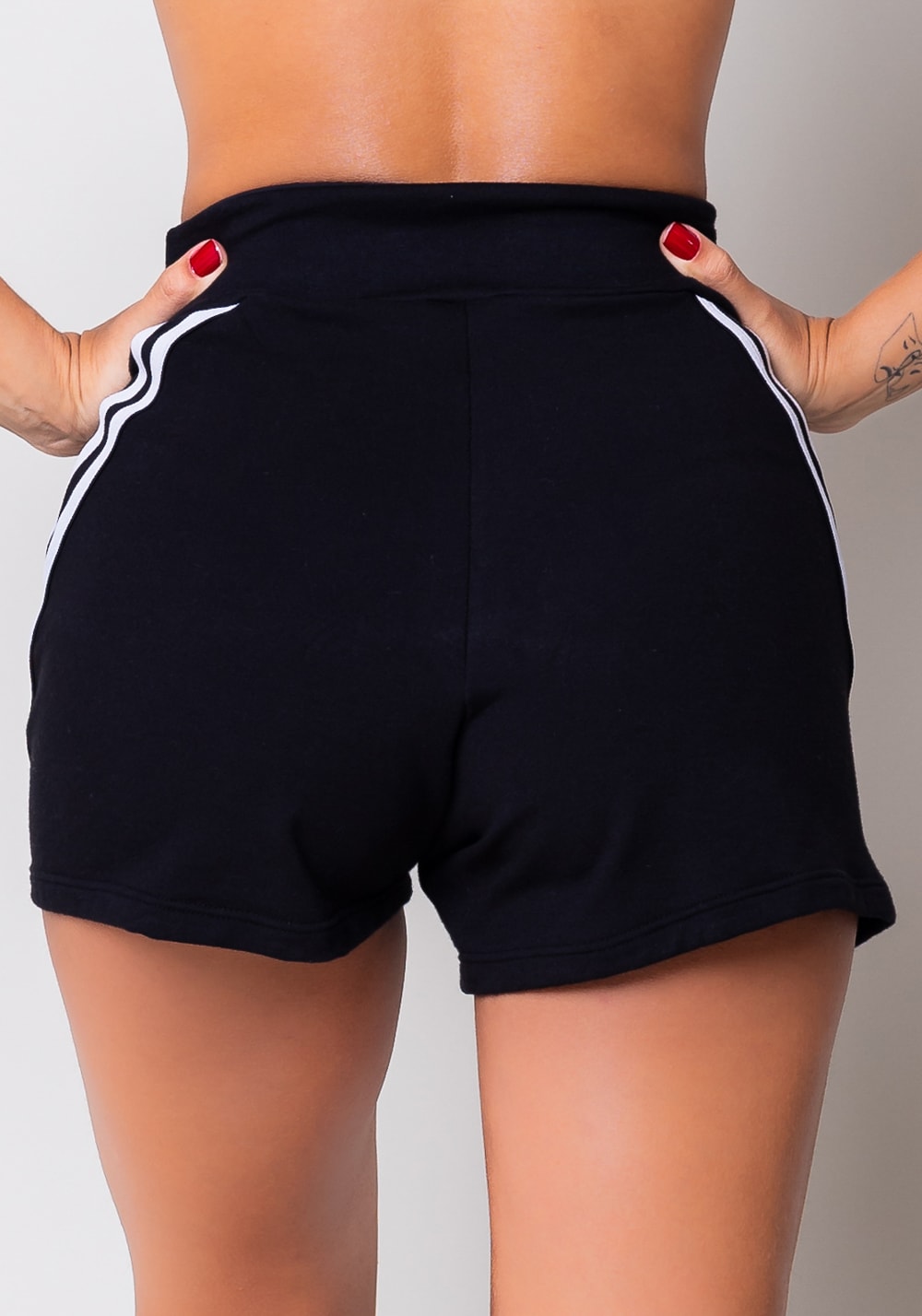 Short moletom preto com elástico