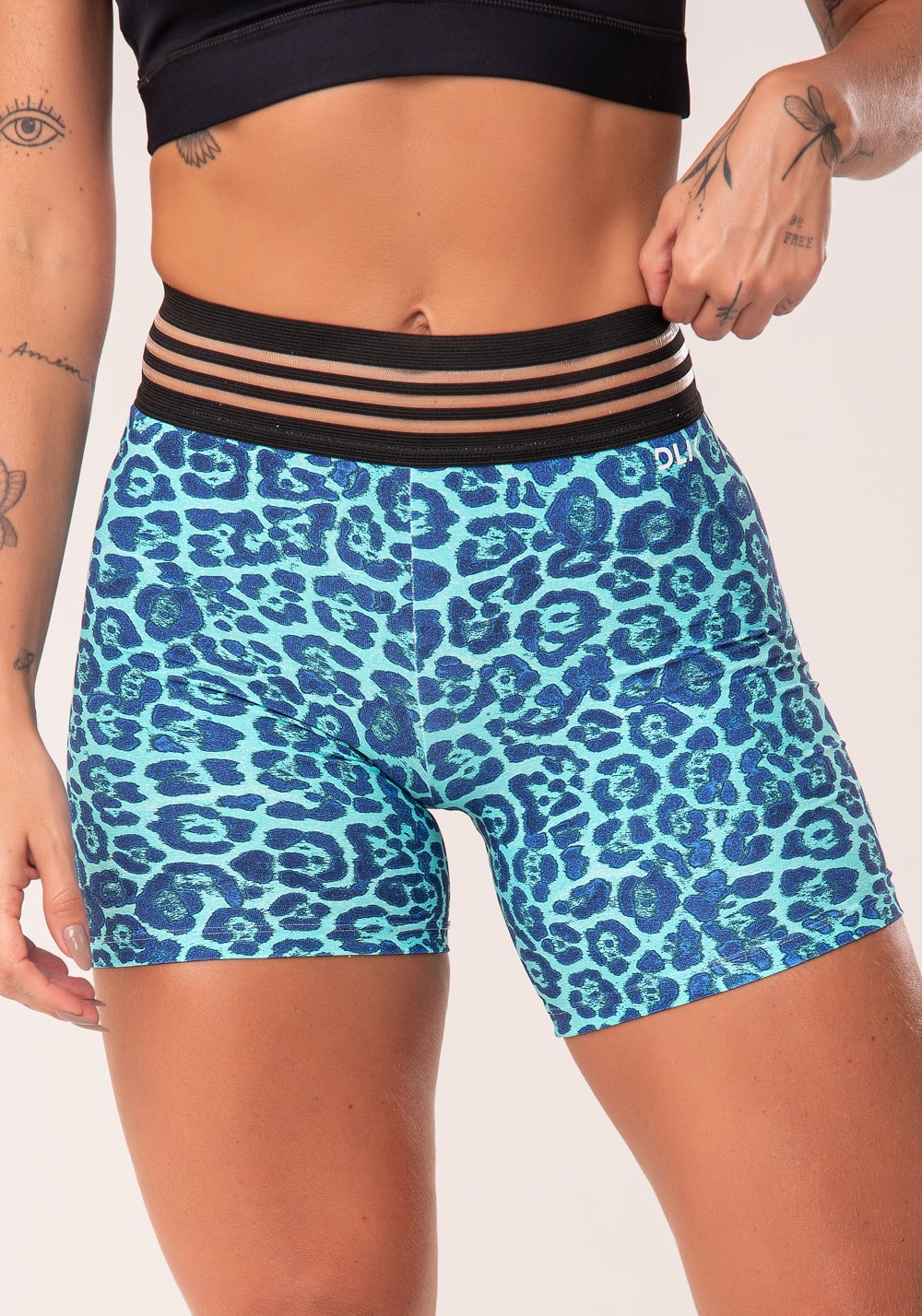 Short wild com elástico estampa de onça azul