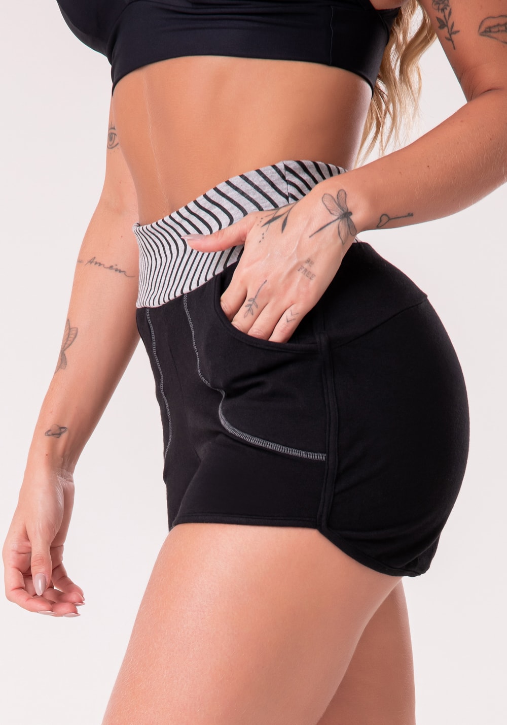 Short moletom preto com bolso