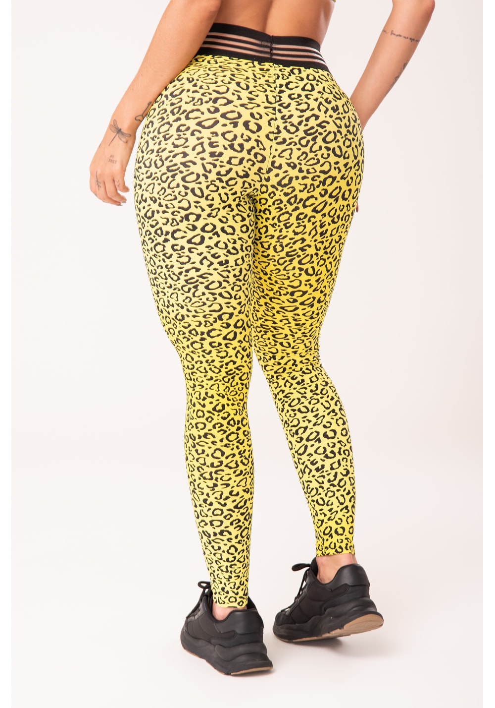 Calça legging wild com elástico estampada onça amarela