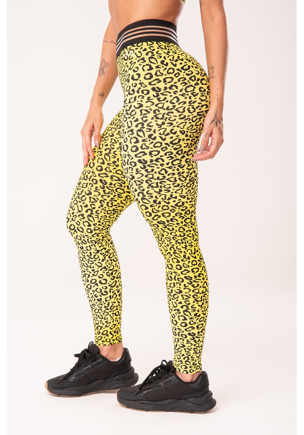 Calça legging wild com elástico estampada onça amarela