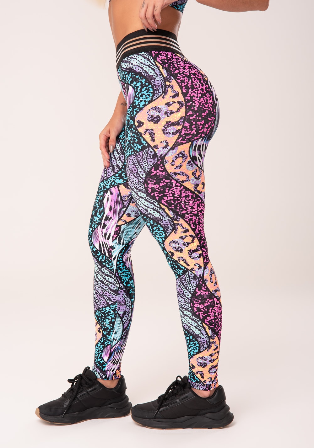Calça legging wild com elástico estampada animal print colorido