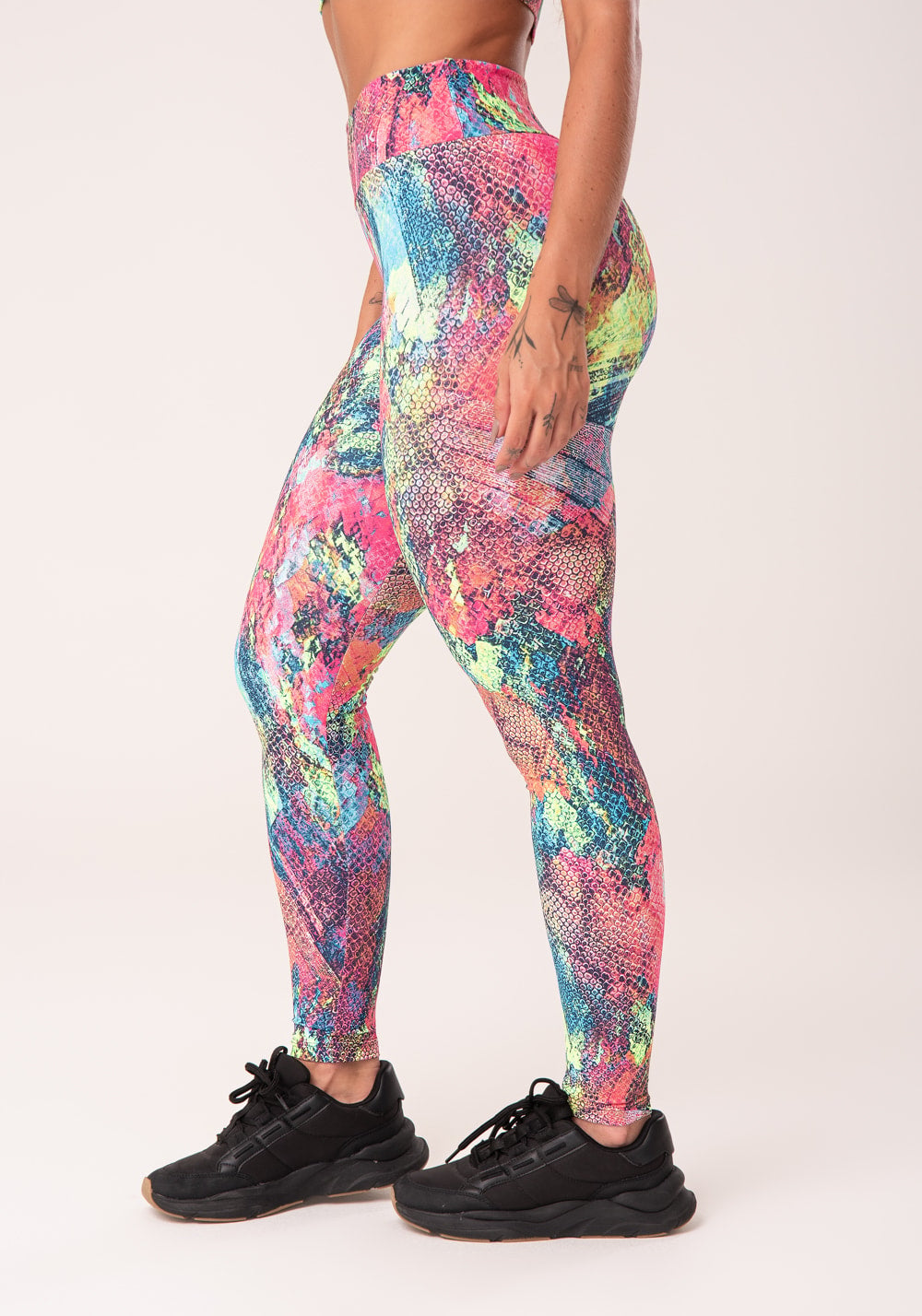 Calça legging wild estampada lagarto colorido