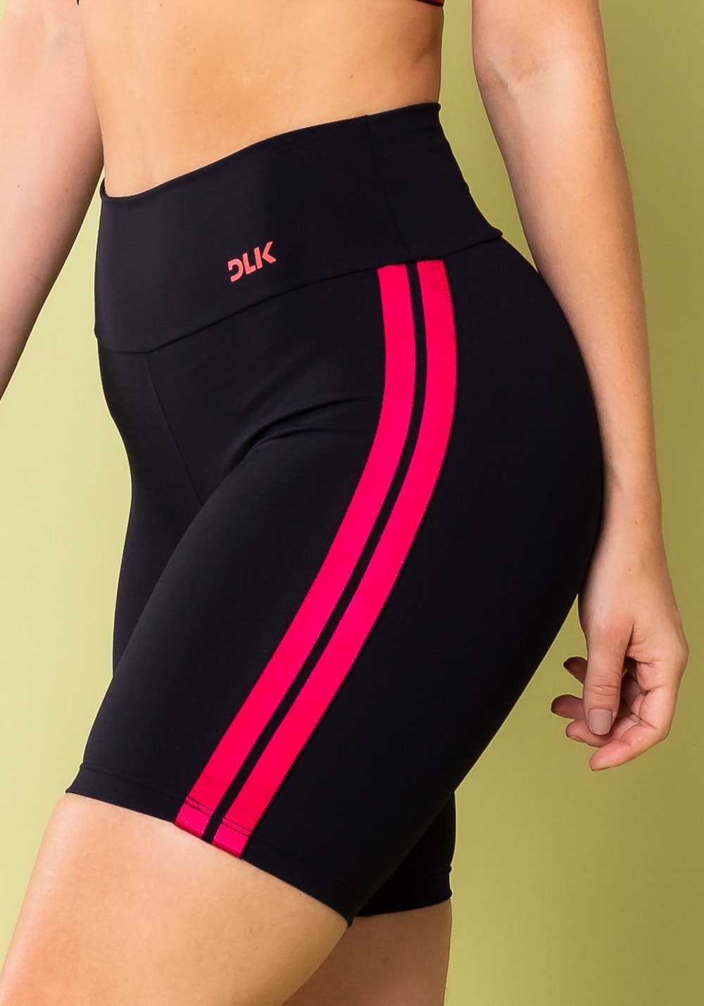 Short energy poliamida preta com elástico lateral rosa