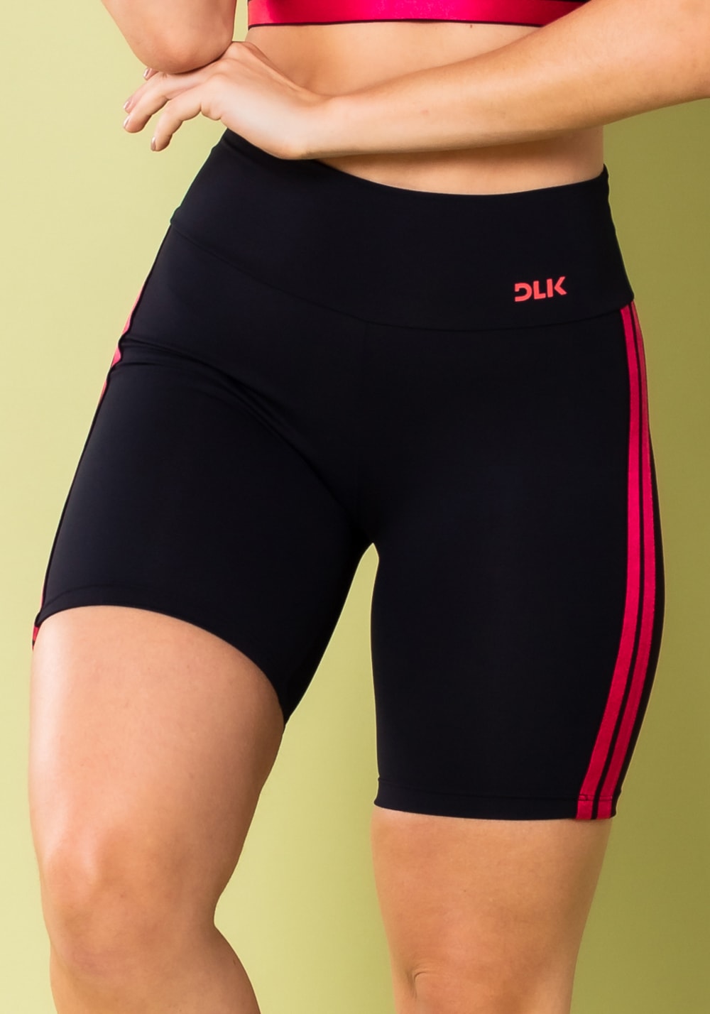 Short energy poliamida preta com elástico lateral rosa
