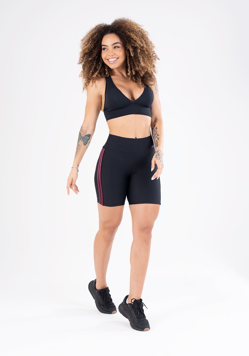 Short energy poliamida preta com elástico lateral roxo