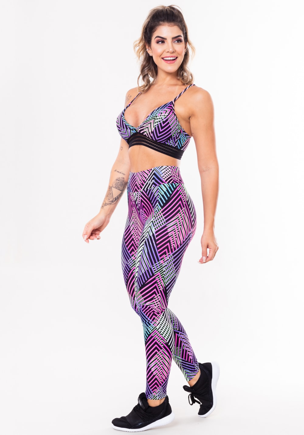 Conjunto fitness match poliamida estampada setas coloridas (top+calça)