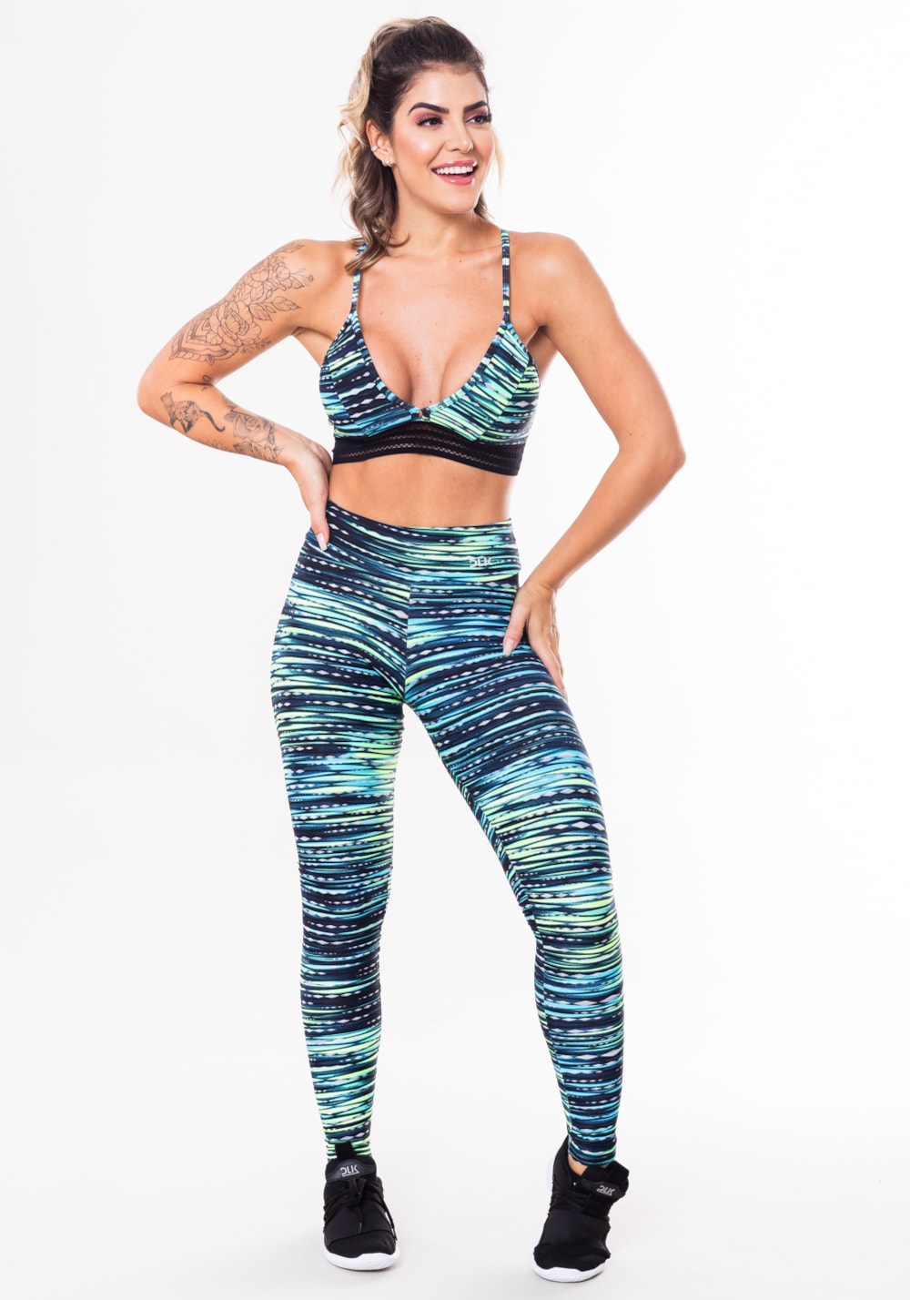 Conjunto fitness match poliamida estampada riscos azuis (top+calça)
