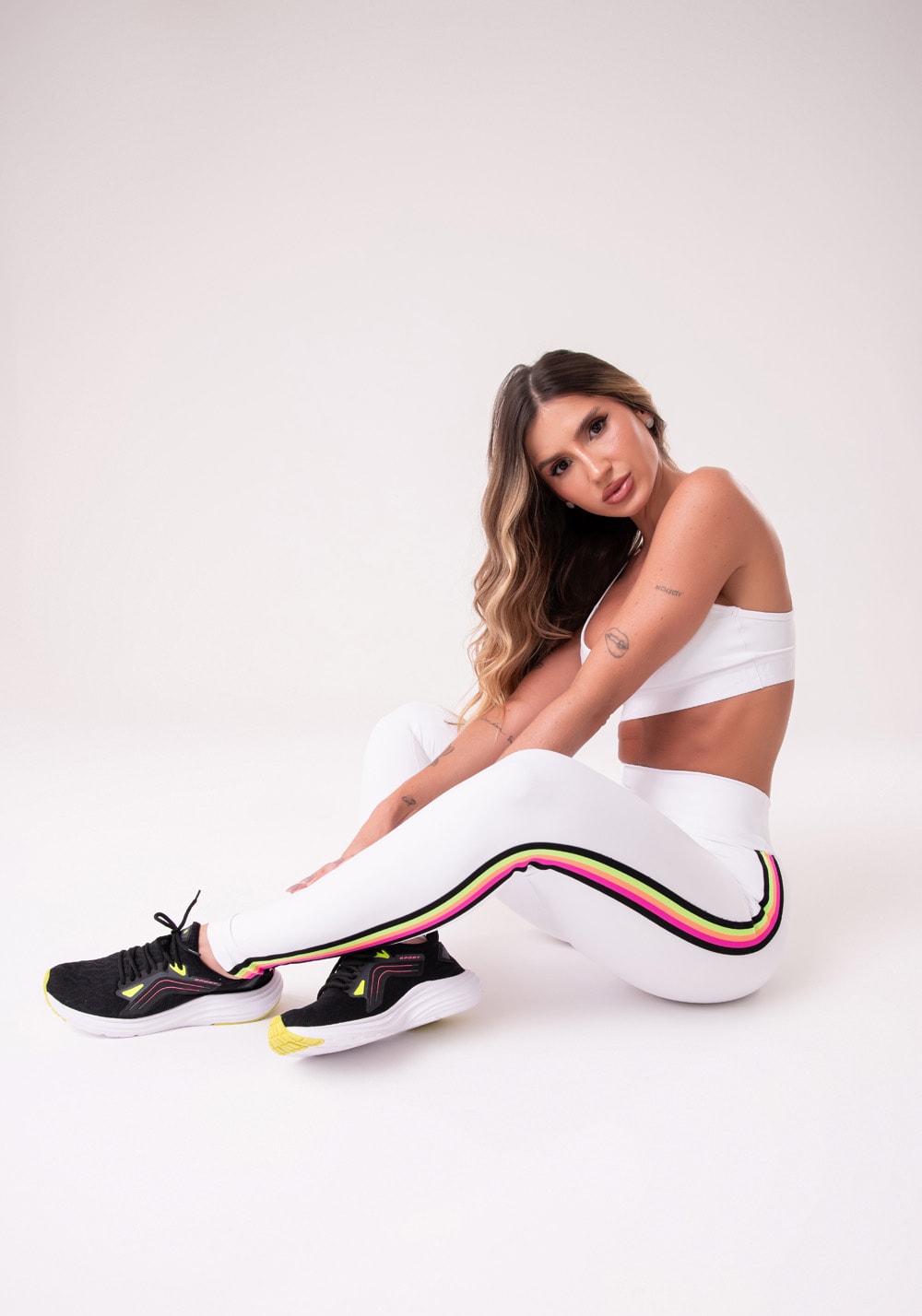 Calça legging energy poliamida branca com elástico colorido
