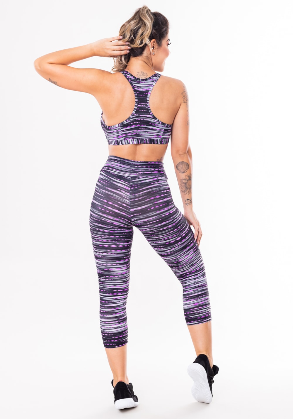 Conjunto fitness match poliamida estampado riscos preto e rosa (top+corsário)