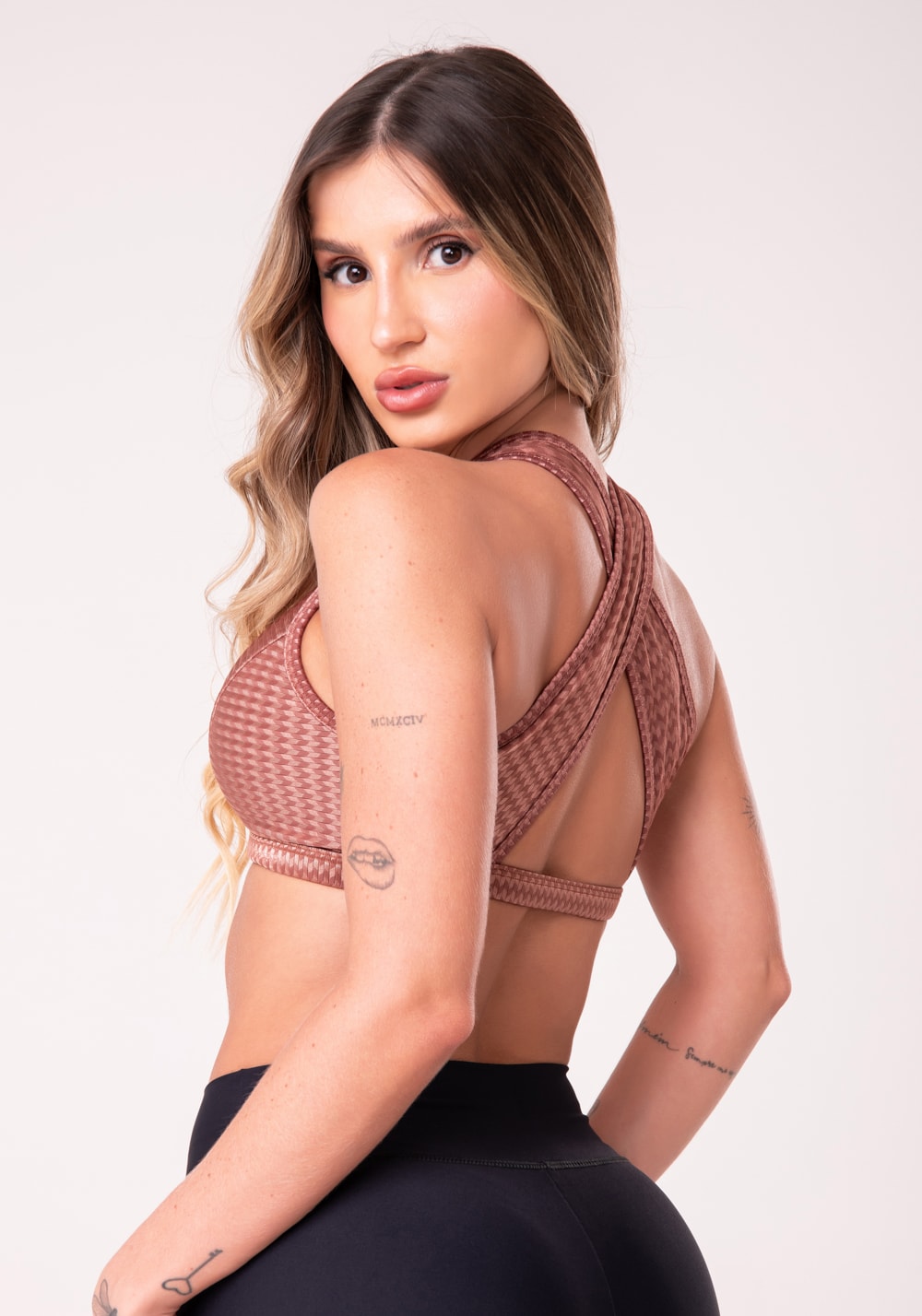 Top sem bojo happiness com alças cruzadas bronze