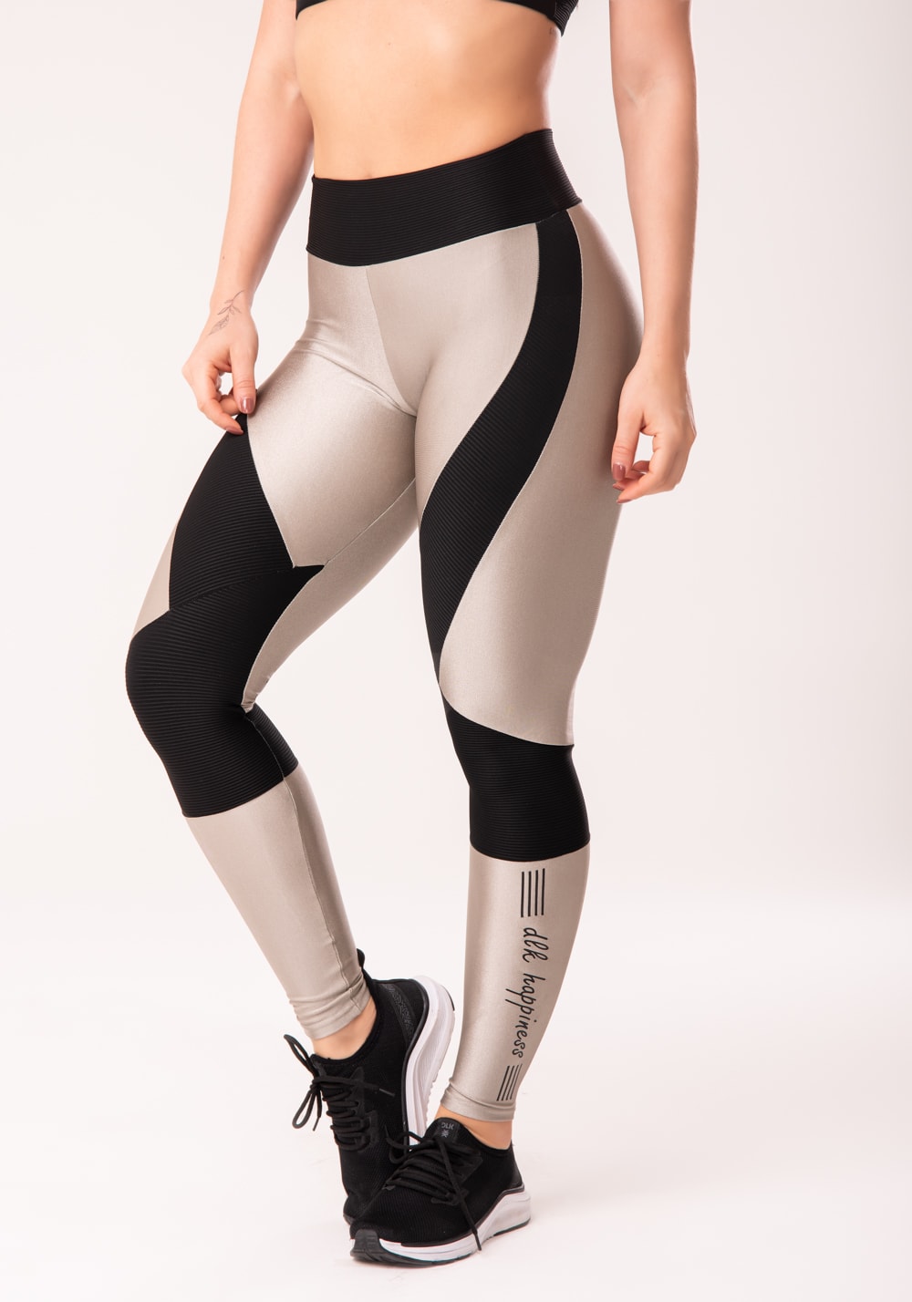 Calça legging happiness com recortes texturizados preta e prata