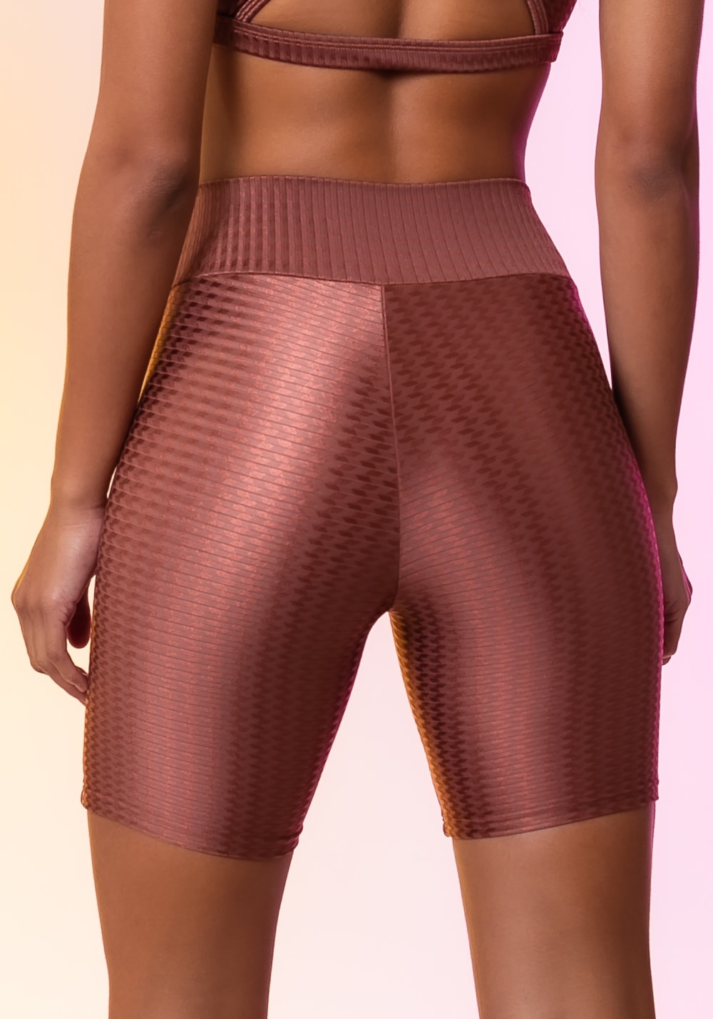 Short happiness em poliamida e recortes bronze