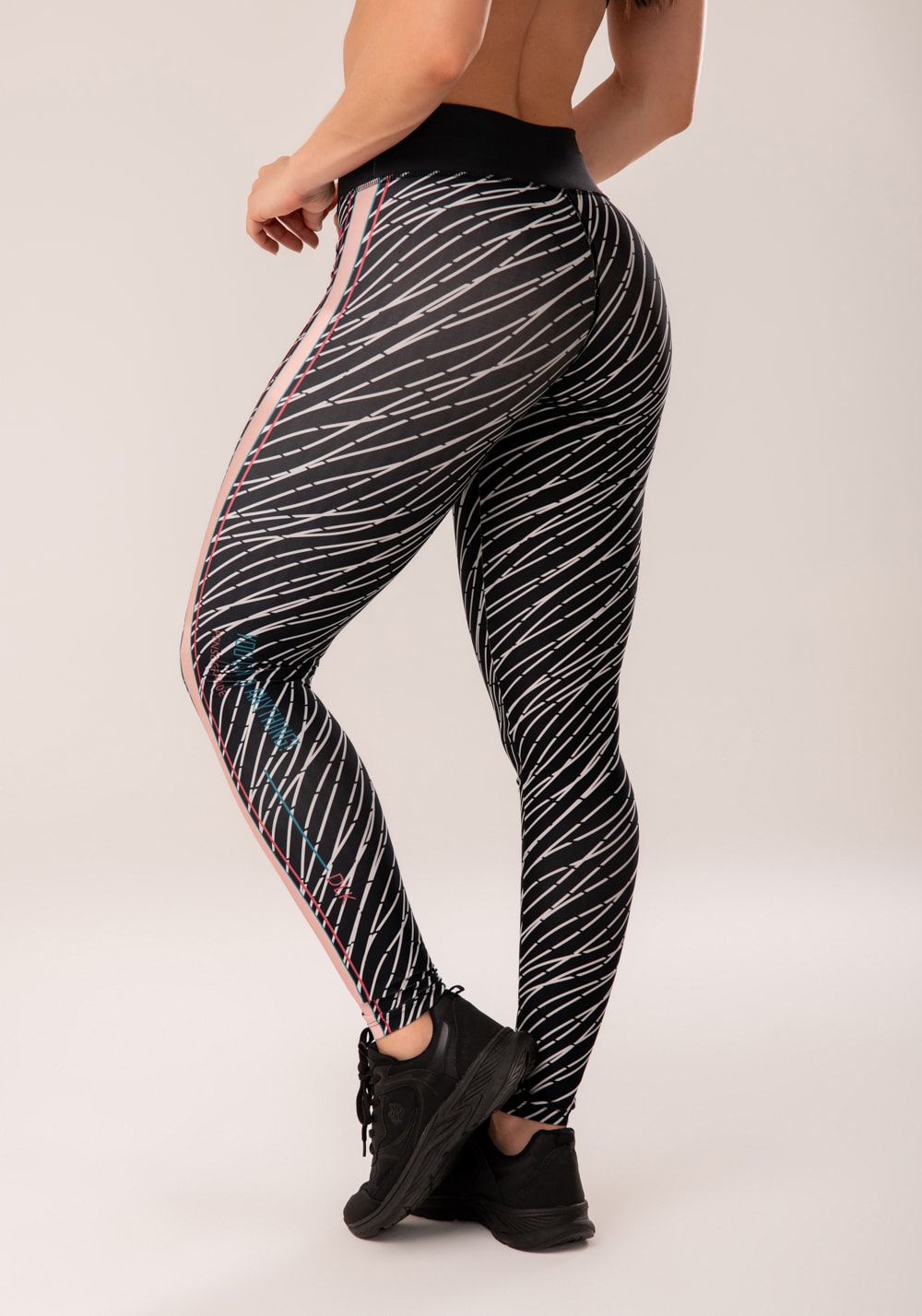 Calça legging printed detalhe lateral preto e branco