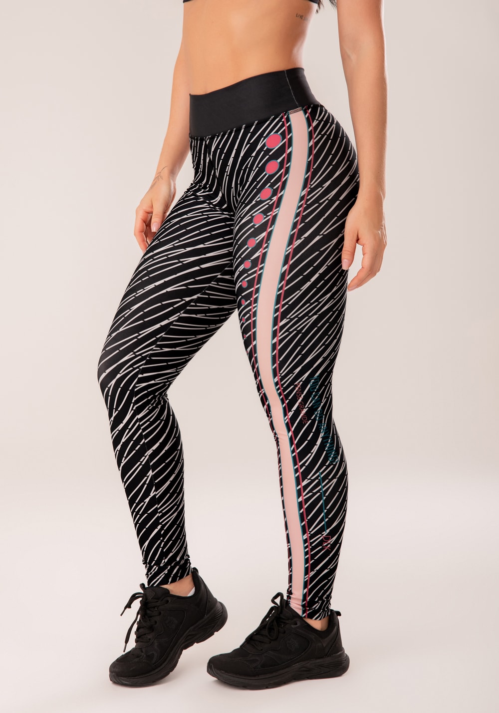 Calça legging printed detalhe lateral preto e branco