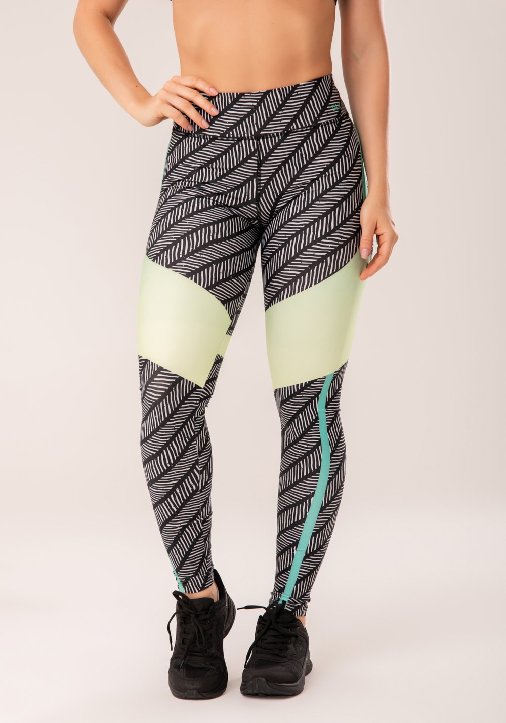 Calça legging printed preta e verde