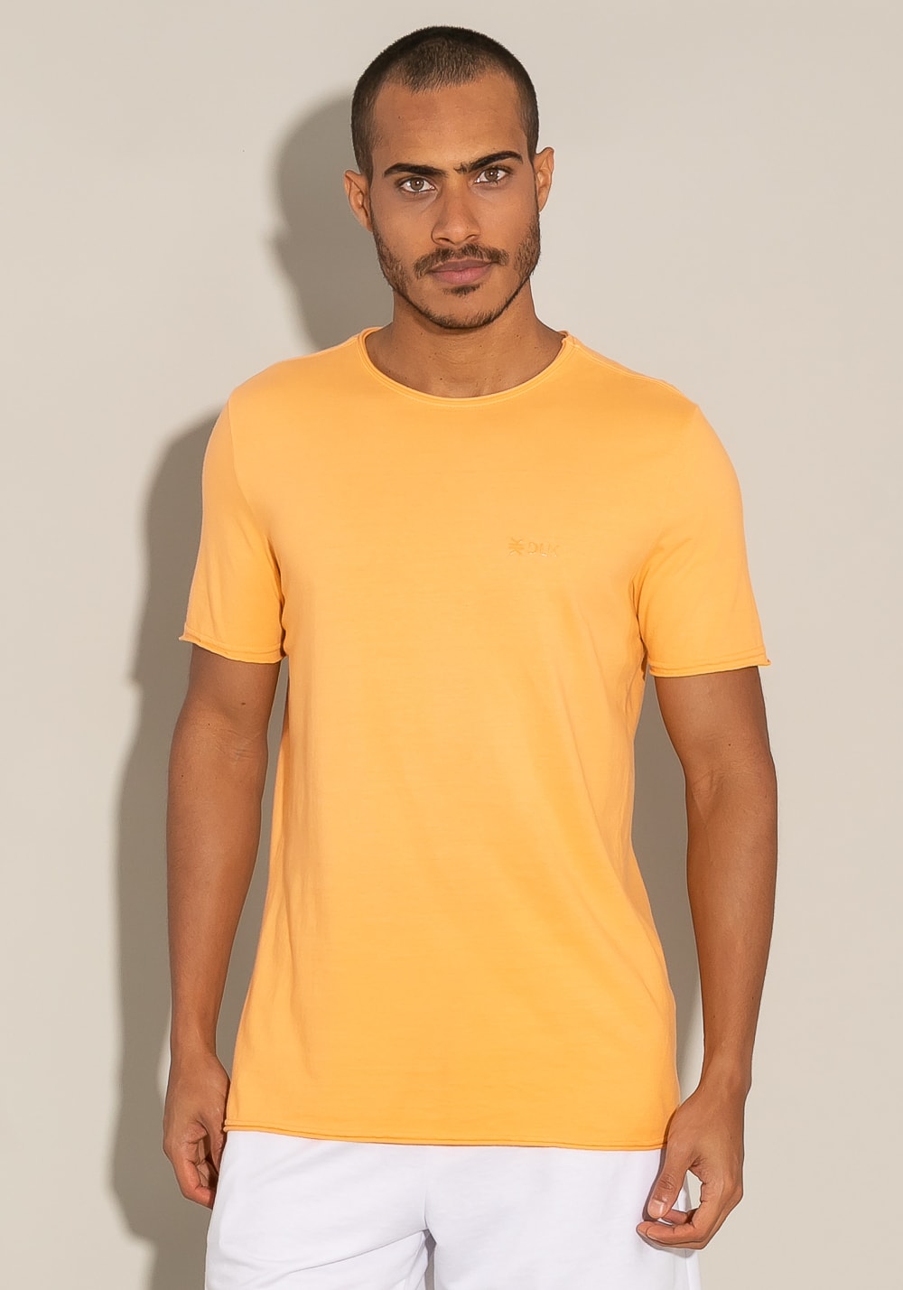 Camiseta manga curta for men acabamento a fio laranja