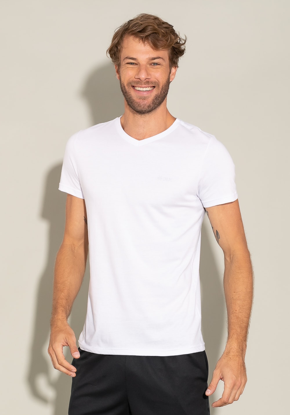 Camiseta manga curta for men slim decote v branco