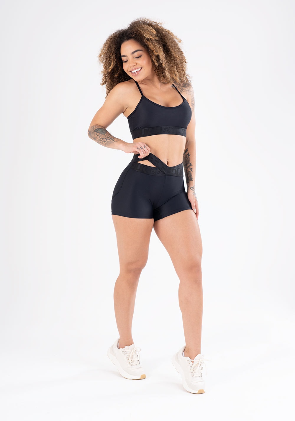 Short nation com elástico cruzado preto