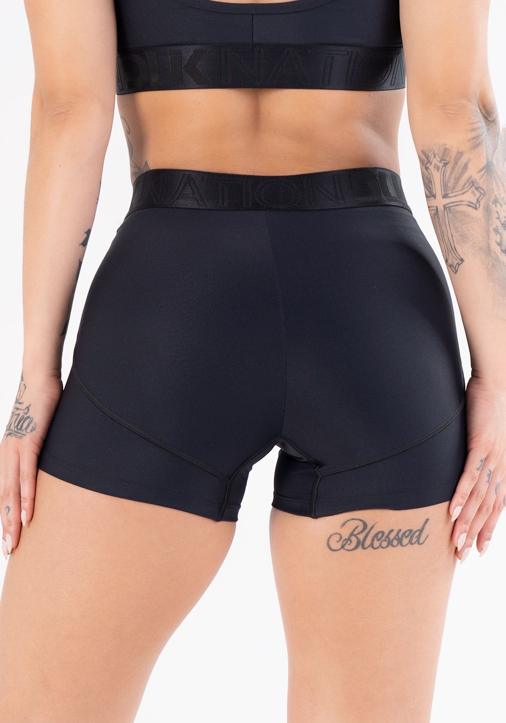Short nation com elástico cruzado preto