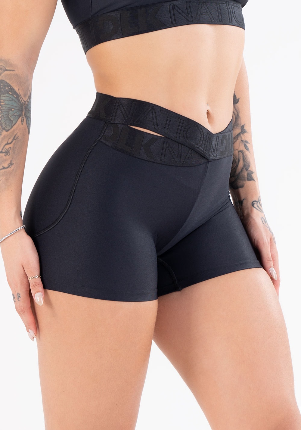 Short nation com elástico cruzado preto