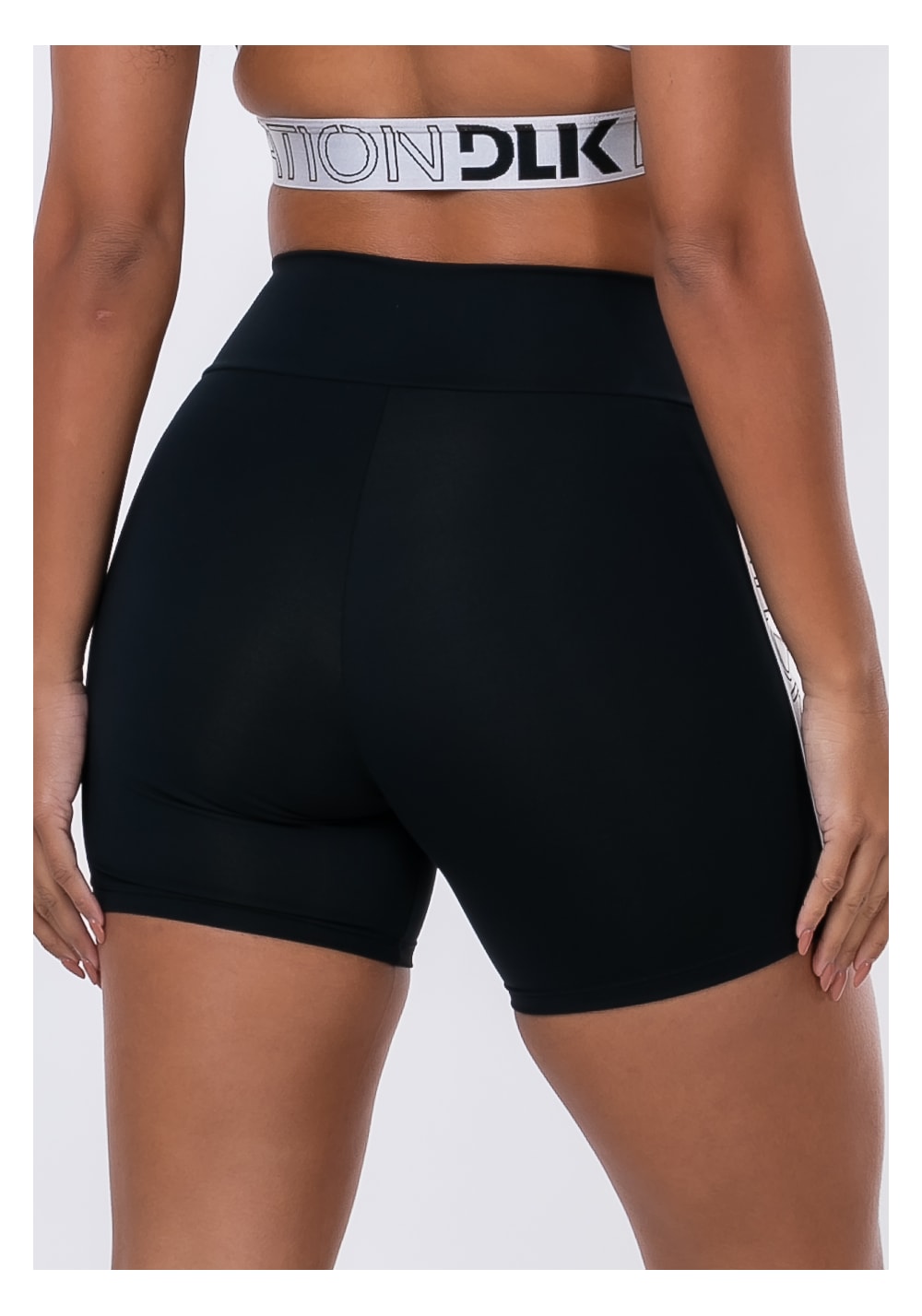 Bermuda nation com elástico personalizado na lateral preto com prata