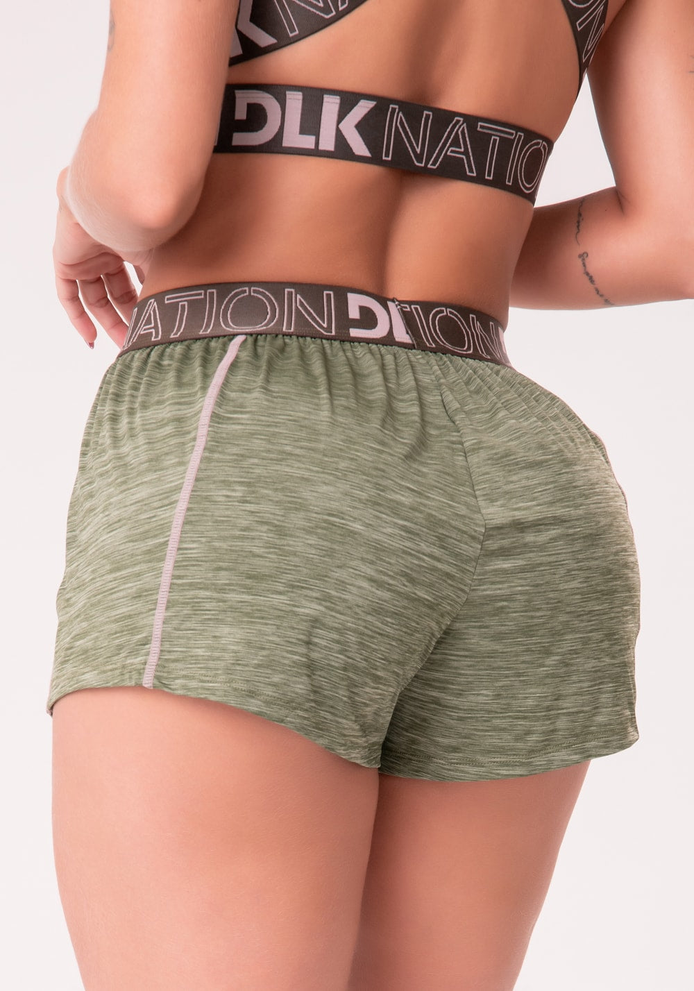 Short nation com elástico no cós verde militar