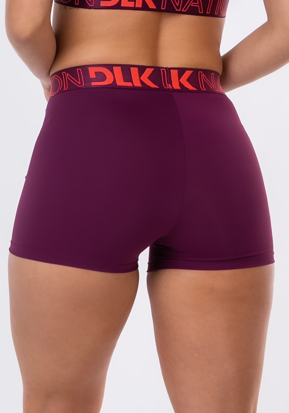 Short nation com elástico na cintura vinho