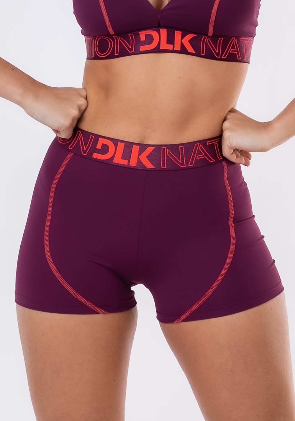 Short nation com elástico na cintura vinho