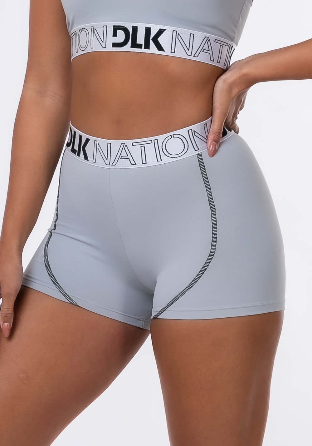 Short nation com elástico na cintura prata
