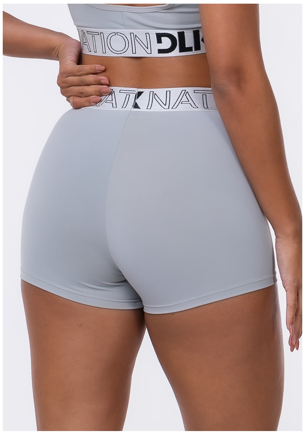 Short nation com elástico na cintura prata