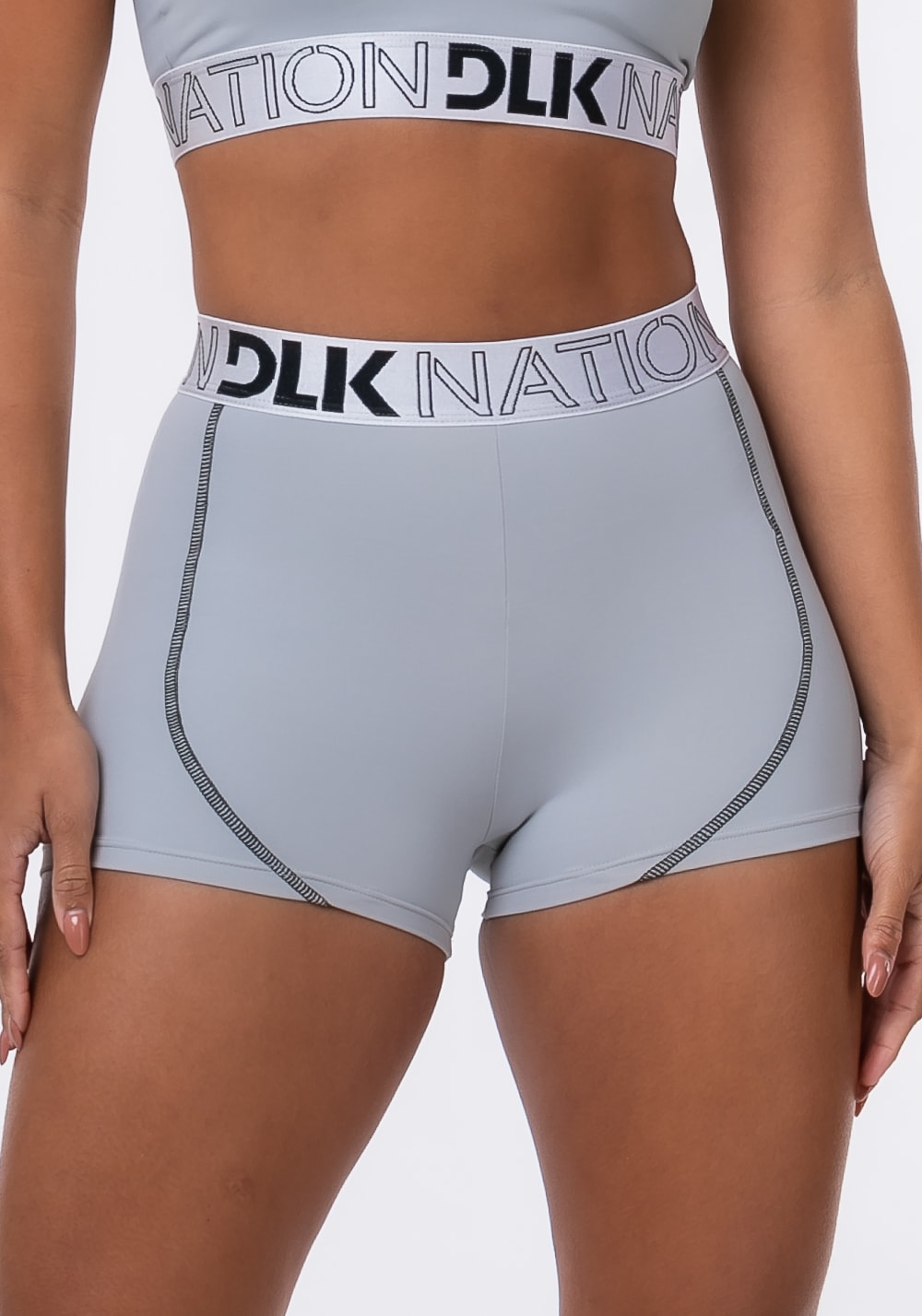 Short nation com elástico na cintura prata